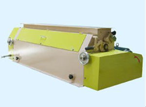 triple roller crumbler